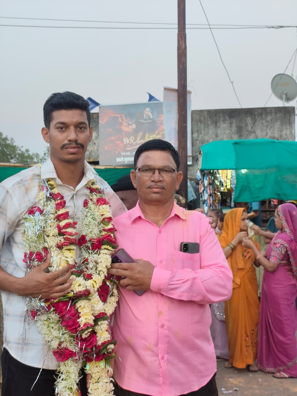 यावल प्रतिनिधी फिरोज तडवी परिसरातील ताज्या घडामोडी बघणे साठी आजच आमच्या व्हाट्सअप ग्रुप मध्ये सामील होण्यासाठी खालील लिंक वर क्लिक करा*